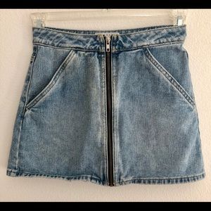 Cute denim skirt!